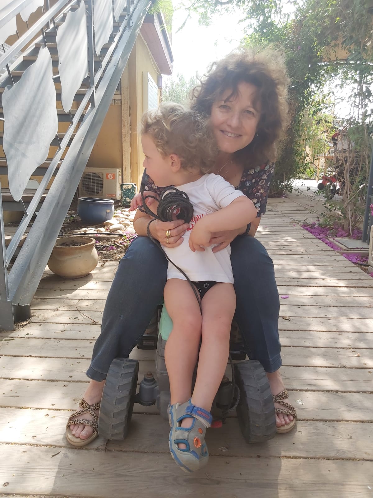 טלי שפי מדף פייסבוק 