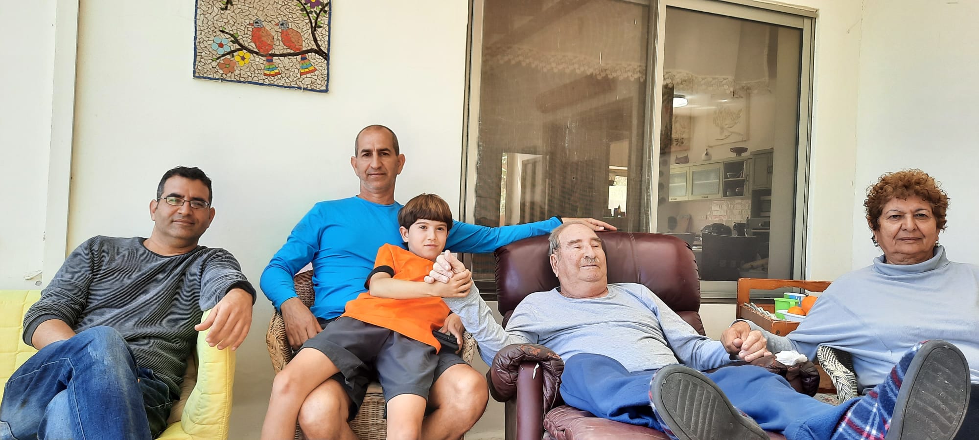 שאול לוביש עם המשפחה 